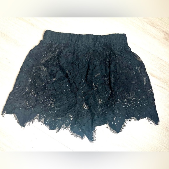 MISGUIDED Black Premium Lace Tie Front Beach Top & Matching Shorts Women’s Sz 4 - Picture 6 of 15